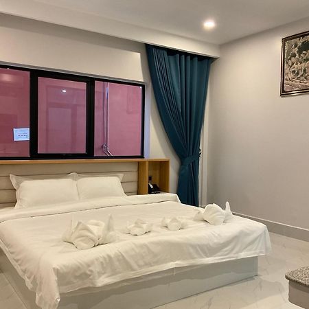 Nico'S Hotel And Skybar Siem Reap Buitenkant foto