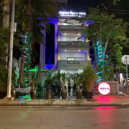 Nico'S Hotel And Skybar Siem Reap Buitenkant foto