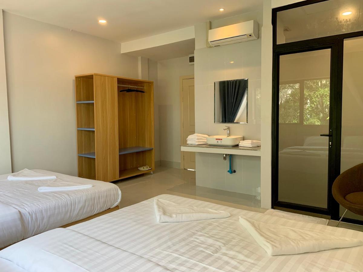 Nico'S Hotel And Skybar Siem Reap Buitenkant foto