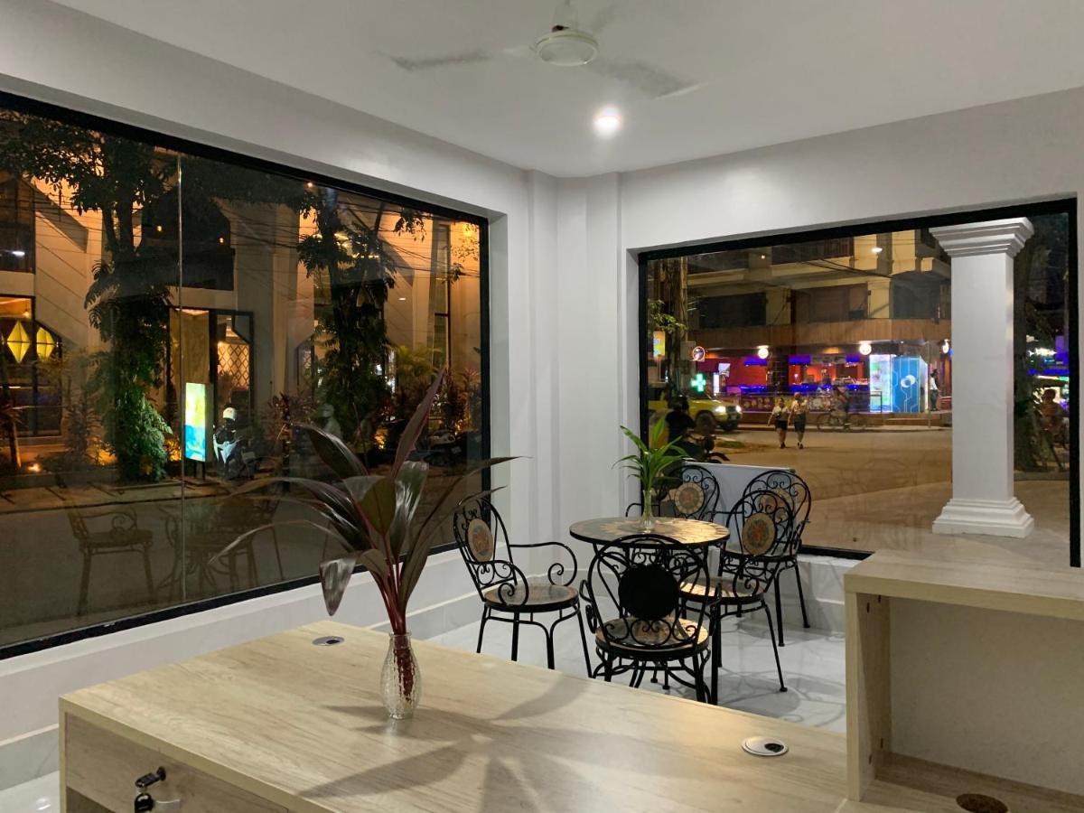 Nico'S Hotel And Skybar Siem Reap Buitenkant foto