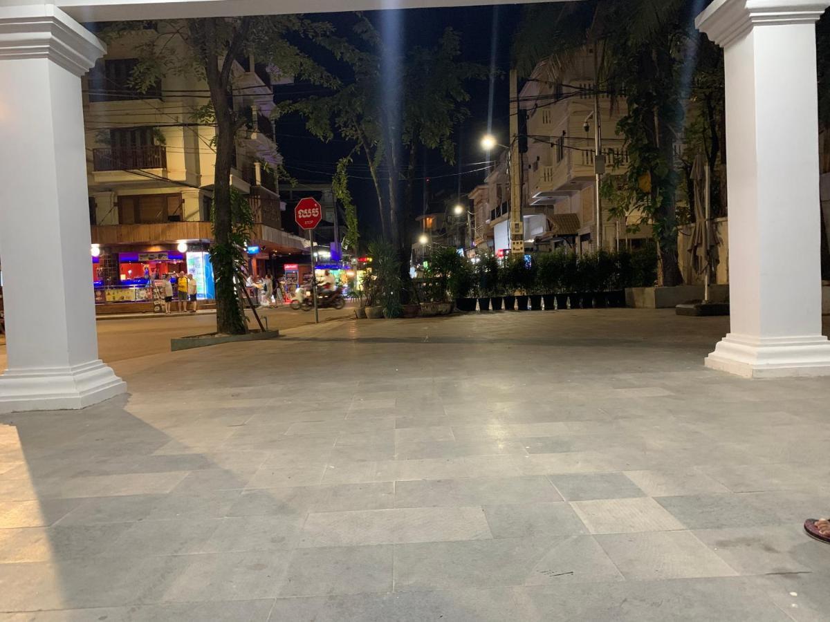 Nico'S Hotel And Skybar Siem Reap Buitenkant foto