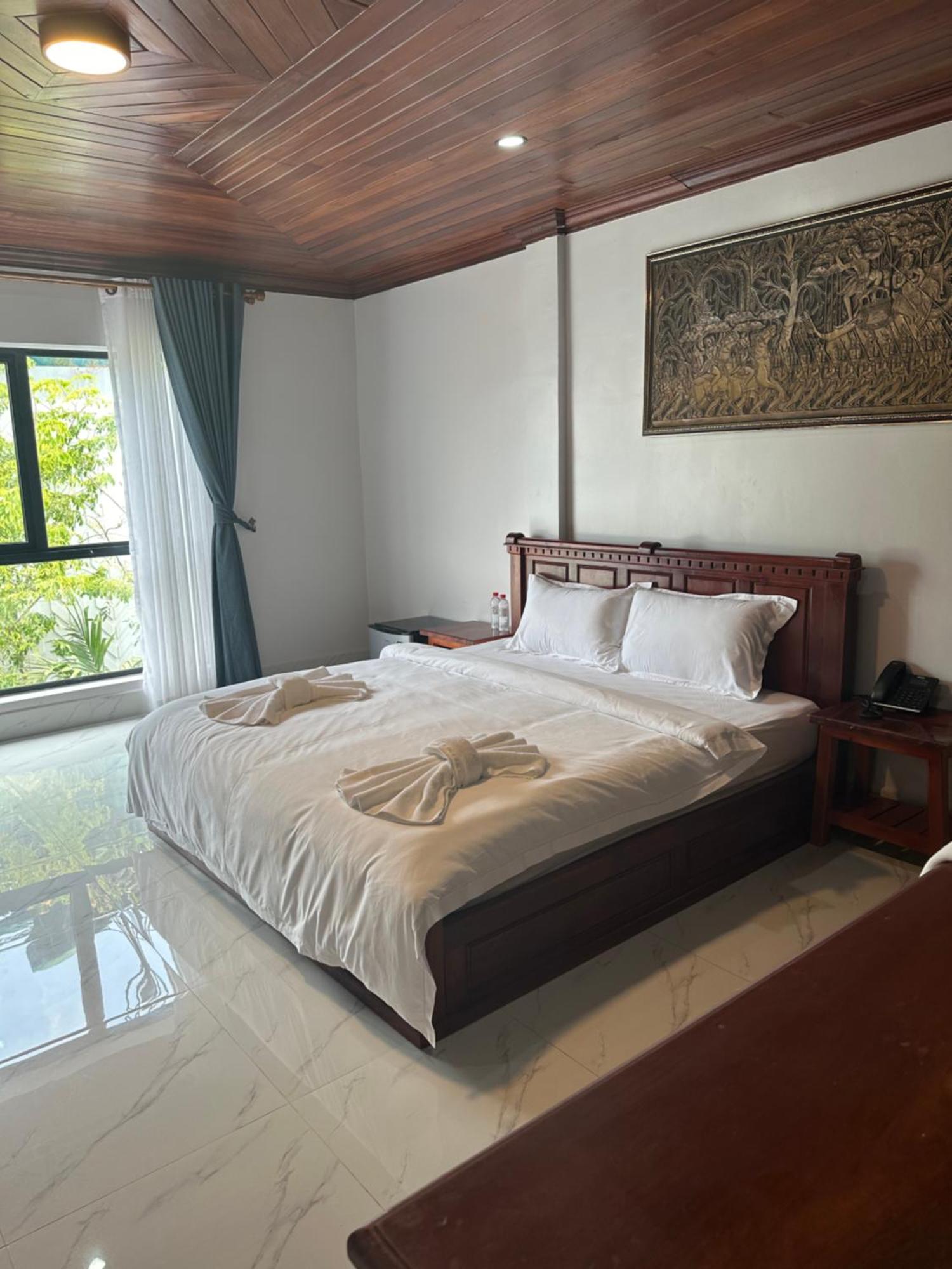 Nico'S Hotel And Skybar Siem Reap Buitenkant foto