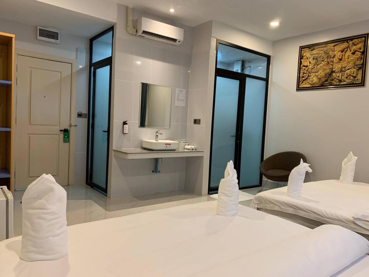 Nico'S Hotel And Skybar Siem Reap Buitenkant foto