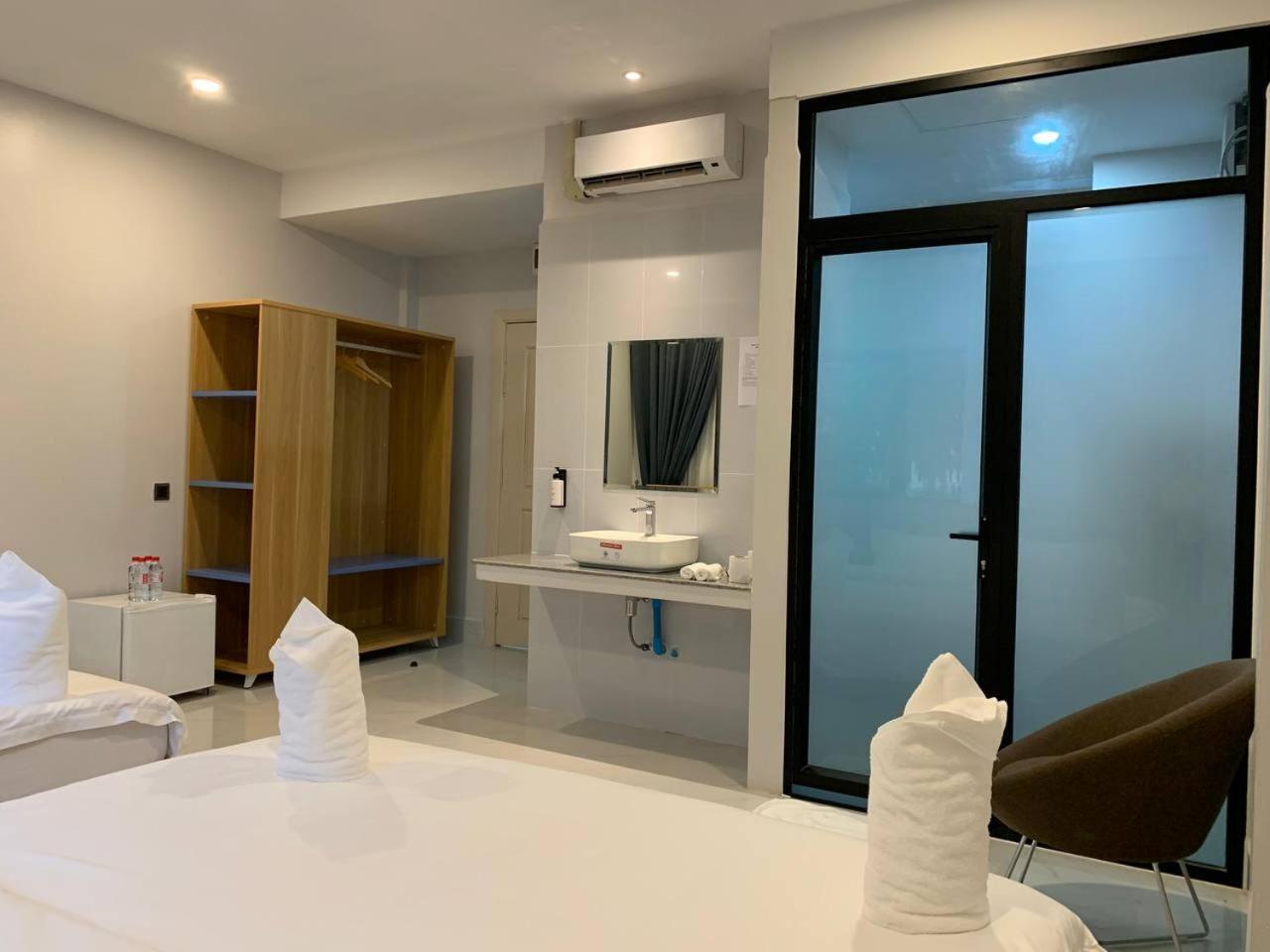 Nico'S Hotel And Skybar Siem Reap Buitenkant foto