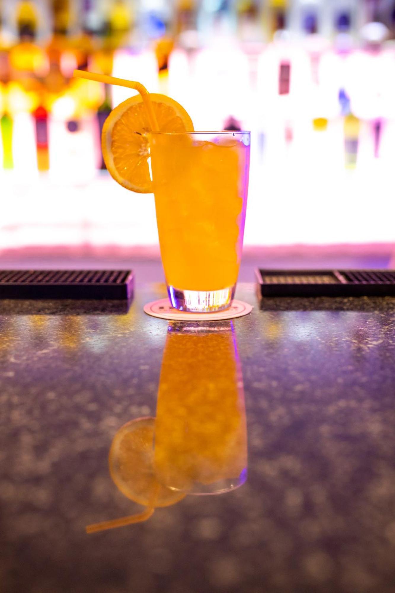 Nico'S Hotel And Skybar Siem Reap Buitenkant foto