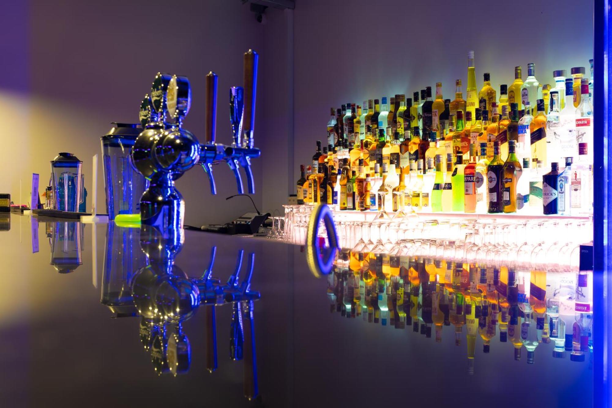 Nico'S Hotel And Skybar Siem Reap Buitenkant foto