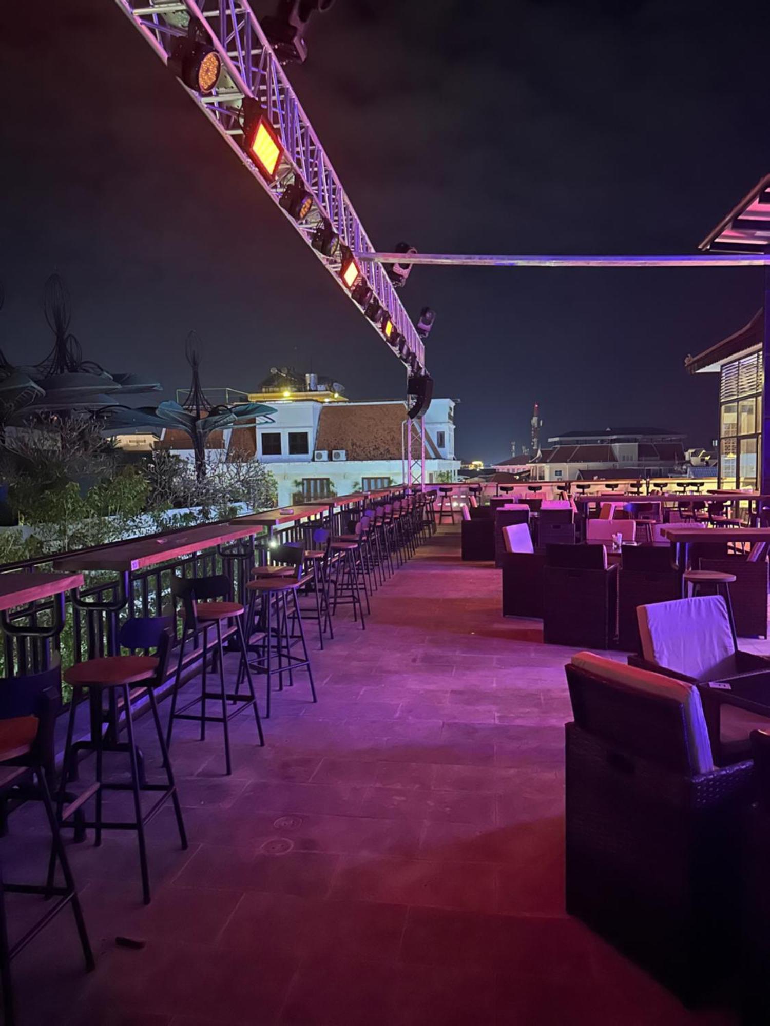 Nico'S Hotel And Skybar Siem Reap Buitenkant foto