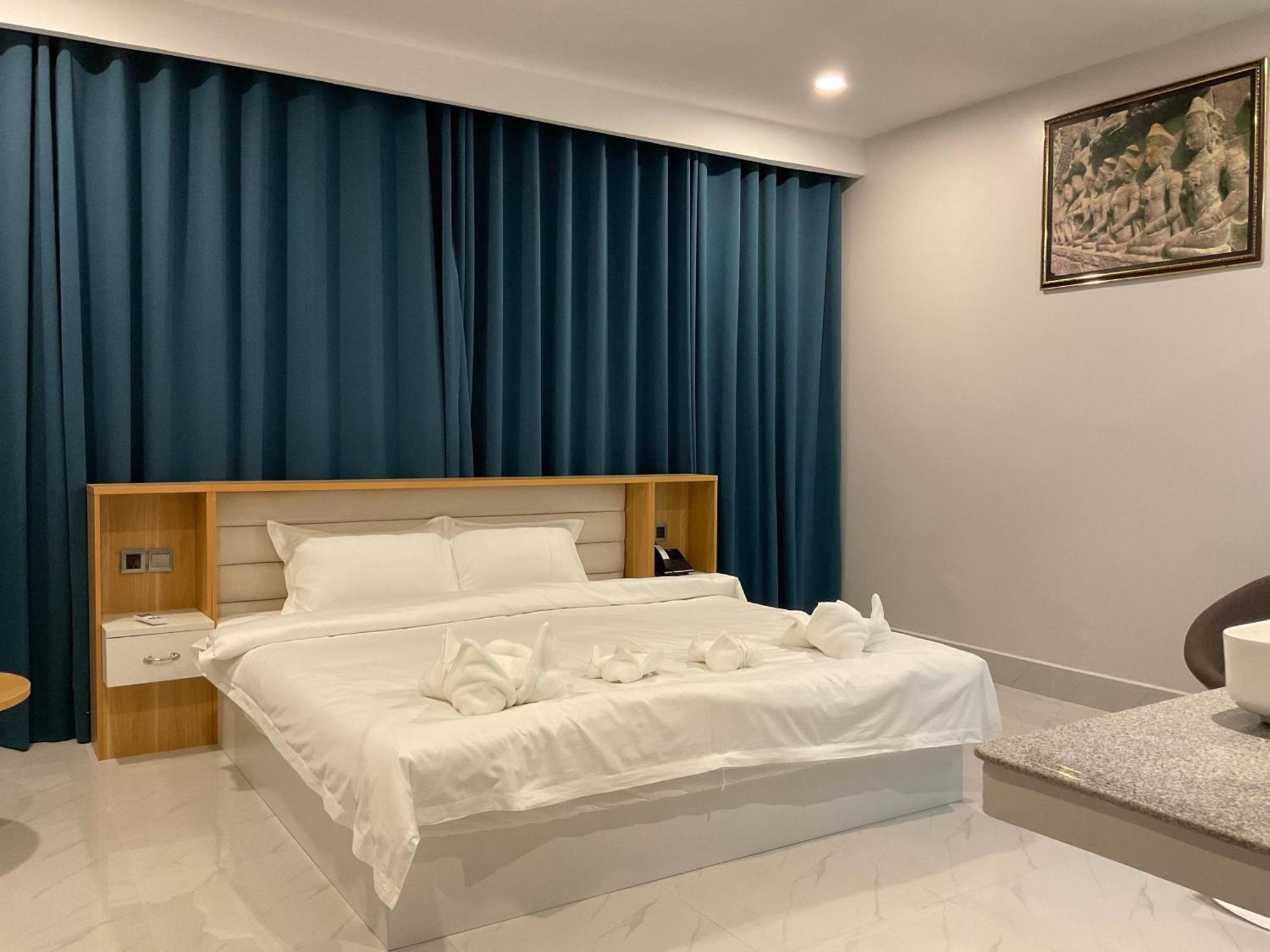 Nico'S Hotel And Skybar Siem Reap Buitenkant foto
